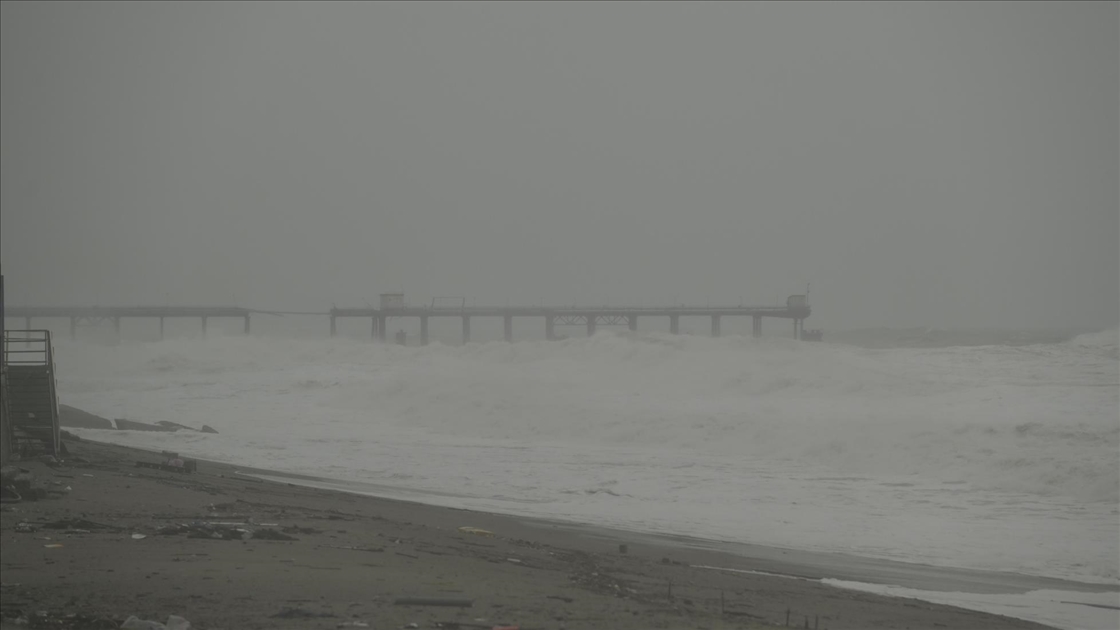 İtalya ve Malta’da şiddetli fırtına günlük hayatı olumsuz etkiledi