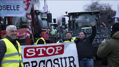 Avrupa ülkelerinden binlerce çiftçi MERCOSUR anlaşmasını protesto etmek için Strazburg'da toplandı