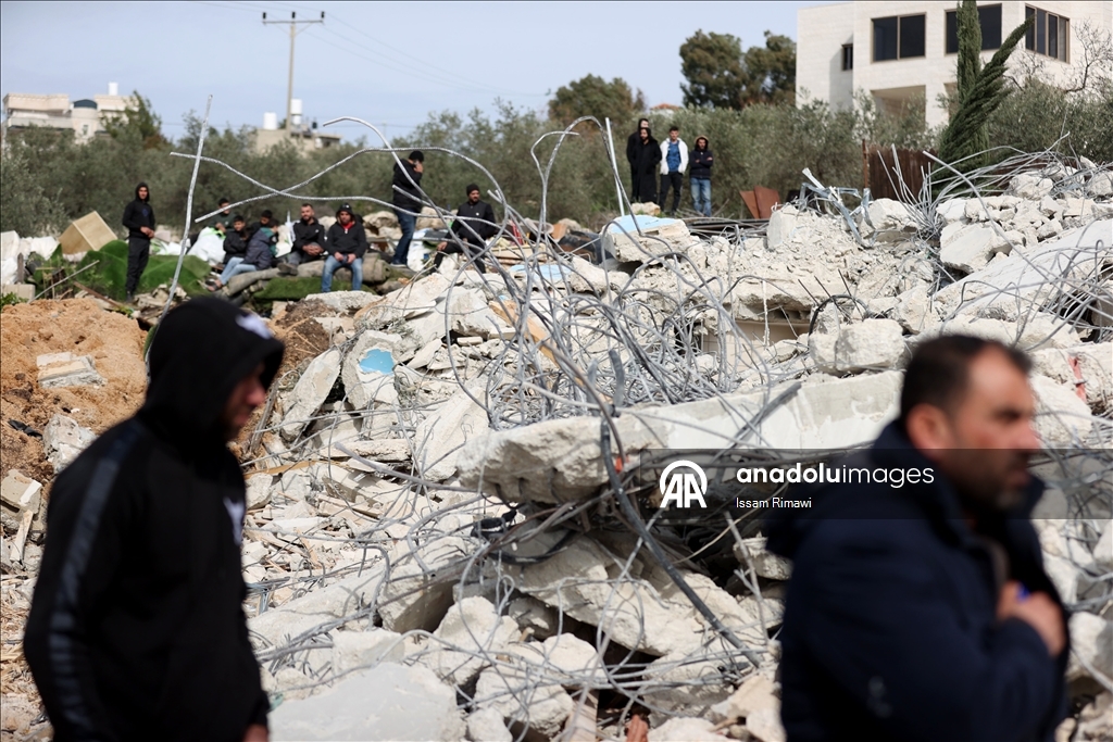 الجيش الإسرائيلي يهدم 3 منازل فلسطينية غربي رام الله 