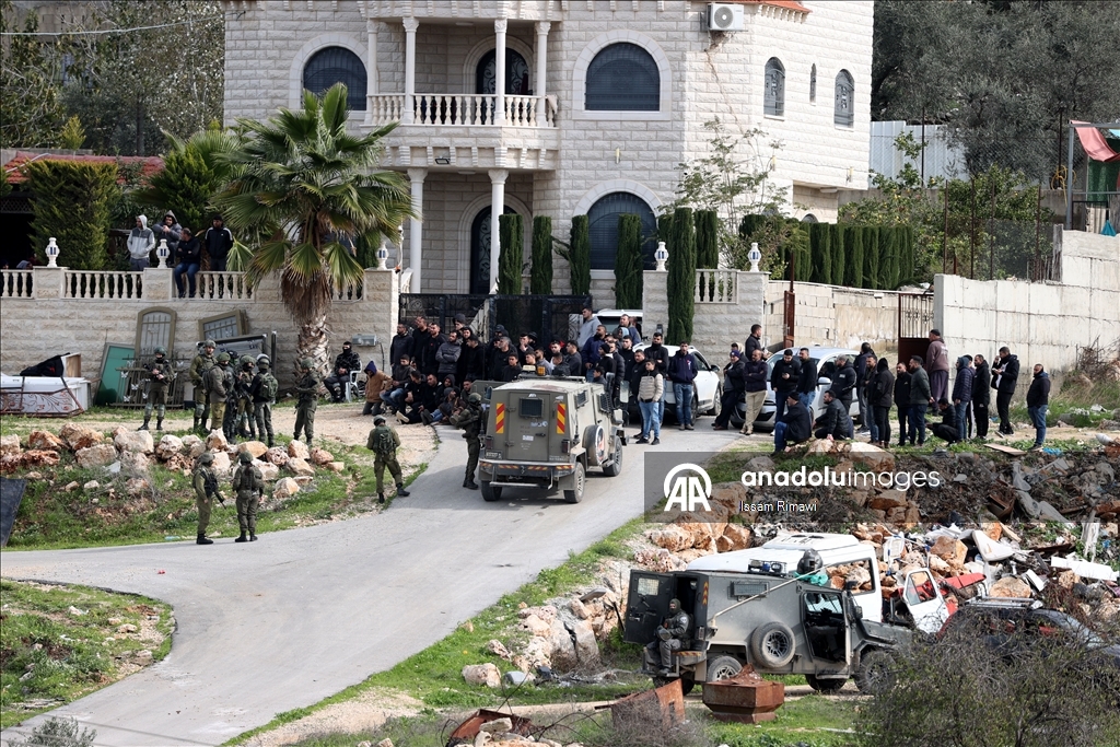 الجيش الإسرائيلي يهدم 3 منازل فلسطينية غربي رام الله 