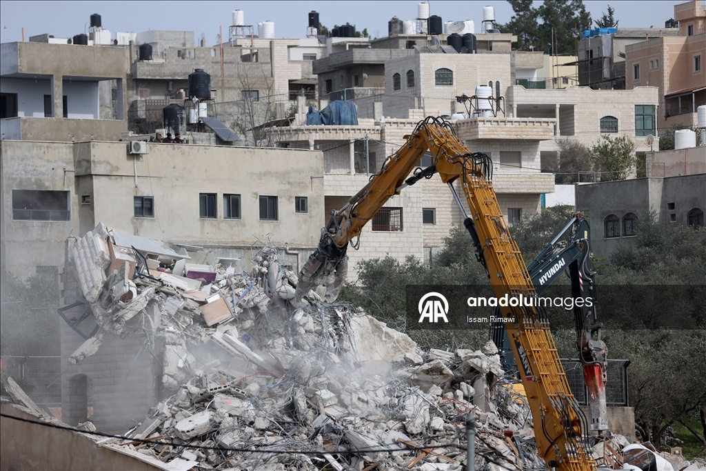 الجيش الإسرائيلي يهدم 3 منازل فلسطينية غربي رام الله 