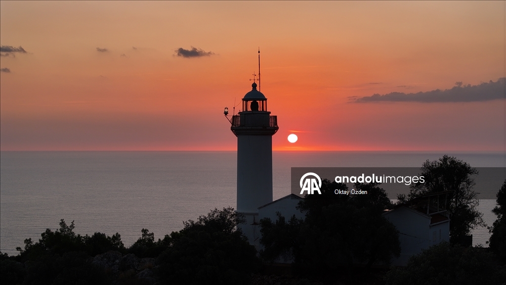 Gelidonya Feneri denizcilere ışık olmayı sürdürüyor