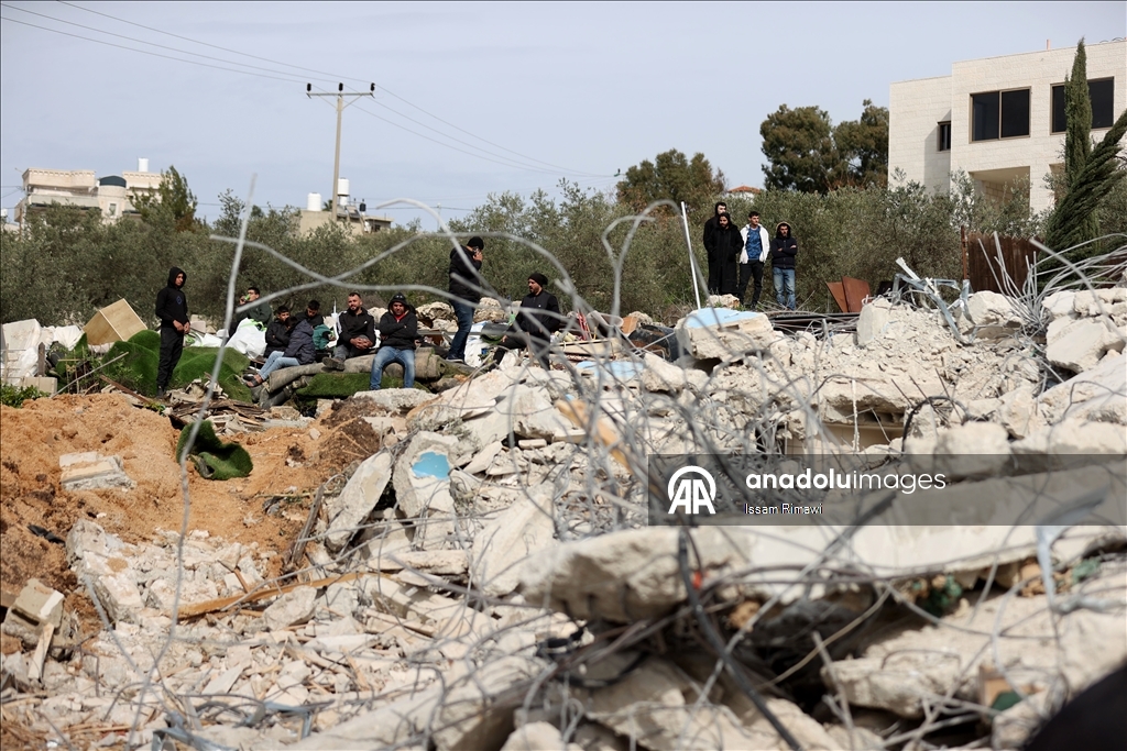 الجيش الإسرائيلي يهدم 3 منازل فلسطينية غربي رام الله 