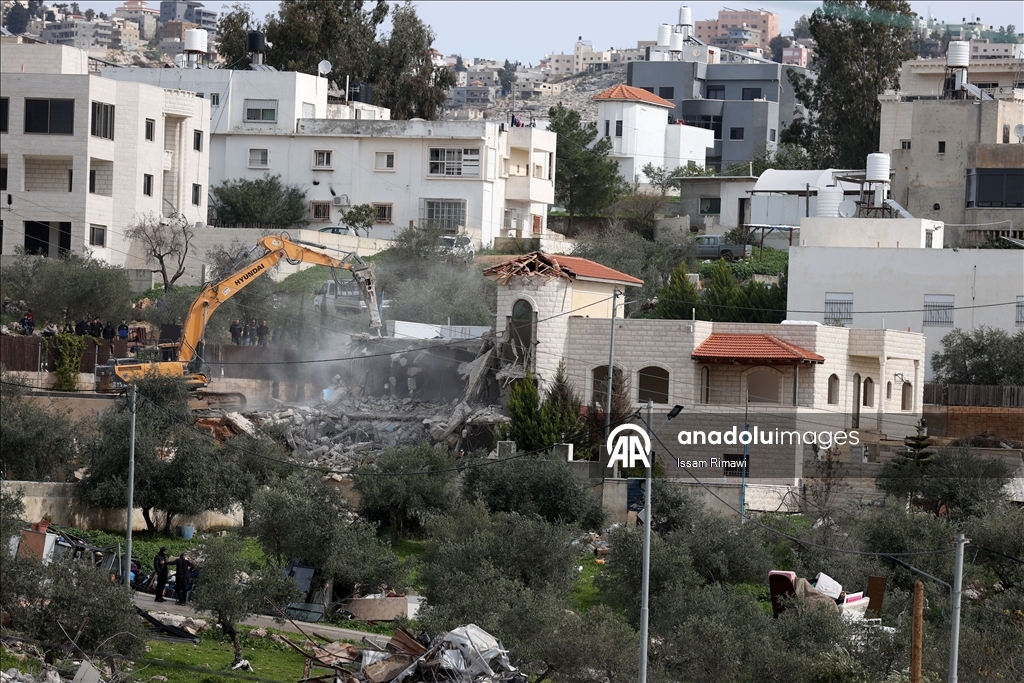 الجيش الإسرائيلي يهدم 3 منازل فلسطينية غربي رام الله 
