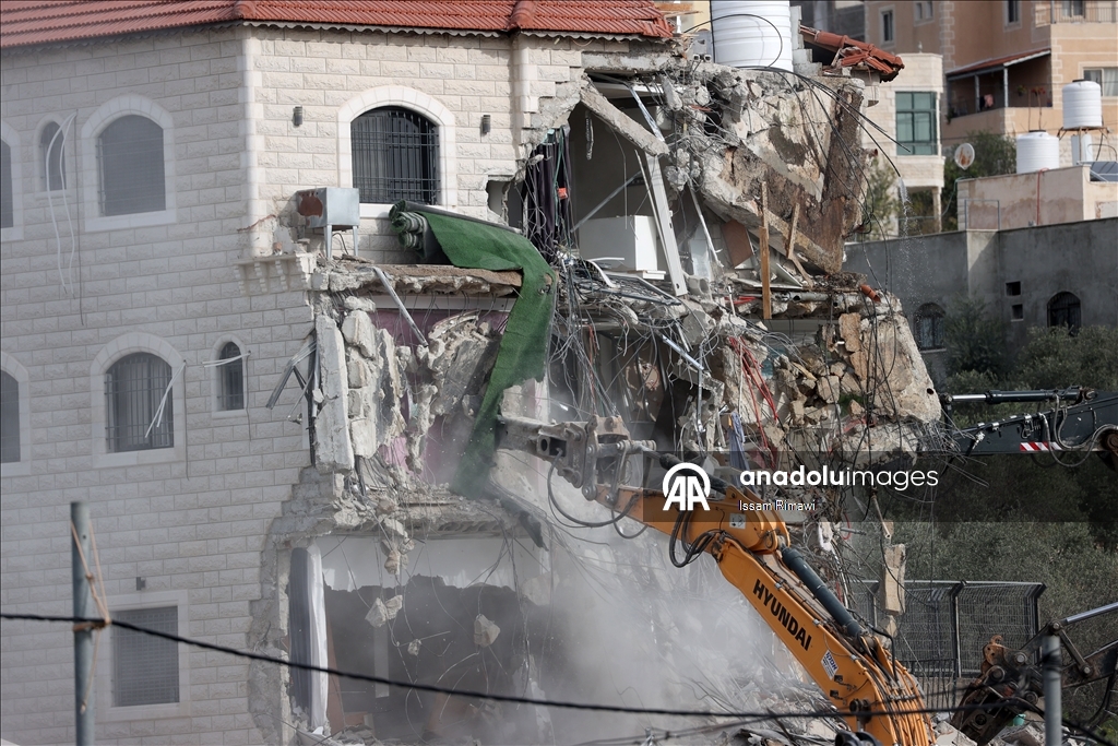 الجيش الإسرائيلي يهدم 3 منازل فلسطينية غربي رام الله 