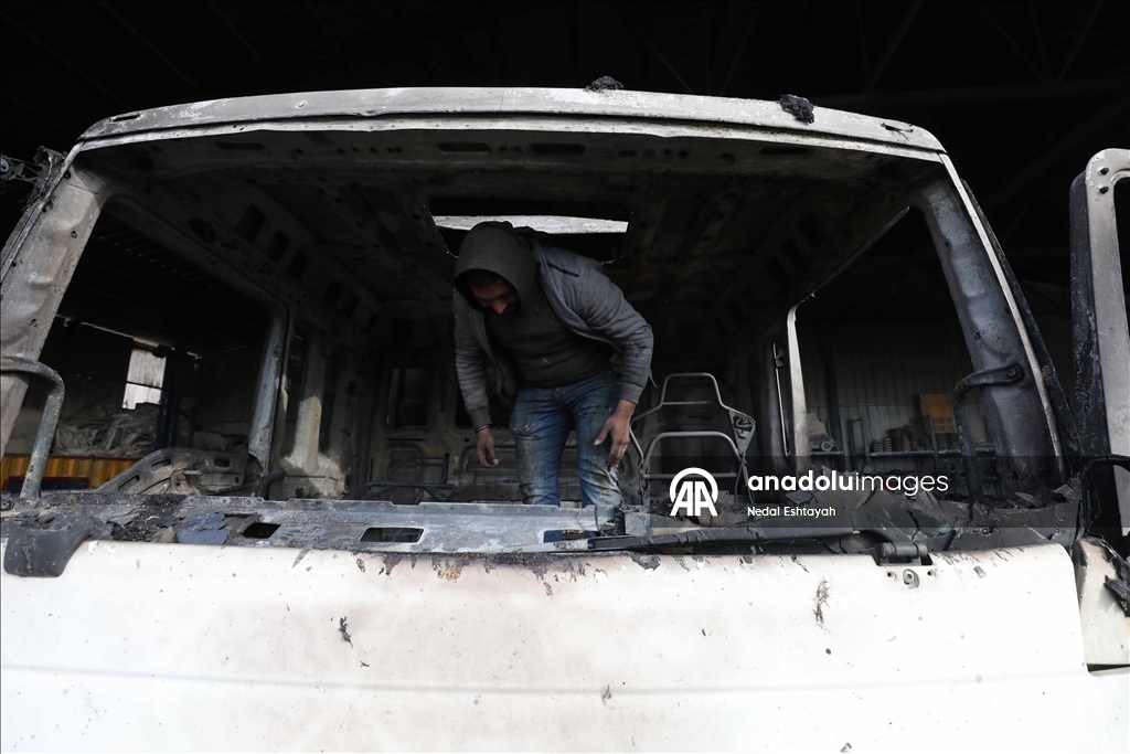 مستوطنون يحرقون 3 جرافات وسيارة بهجوم على قرية شمالي الضفة