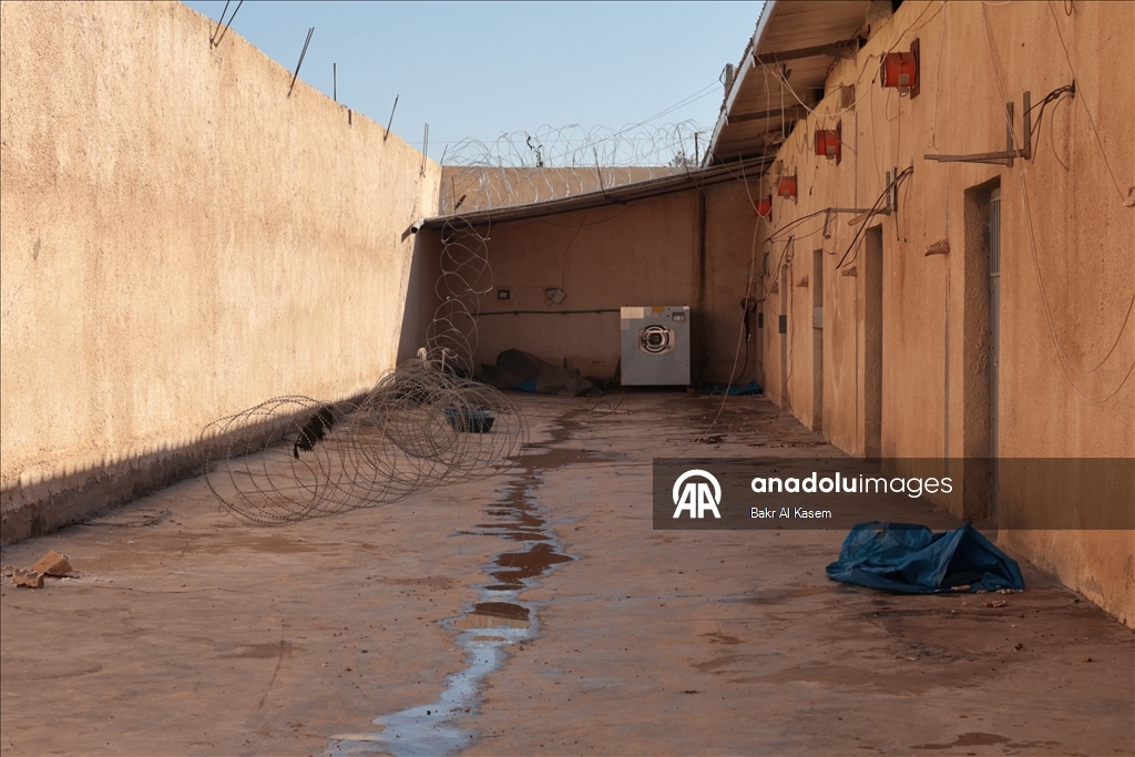 Агентство «Анадолу» зафиксировало тюрьму в городе Шеддади на севере Сирии, где террористическая организация YPG/SDG освободила боевиков ДЕАШ