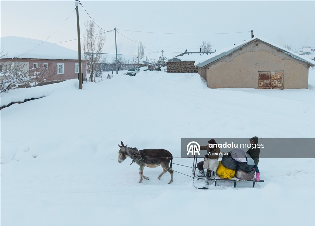 Bingöl Karlıova’da besicilerin kış mesaisi