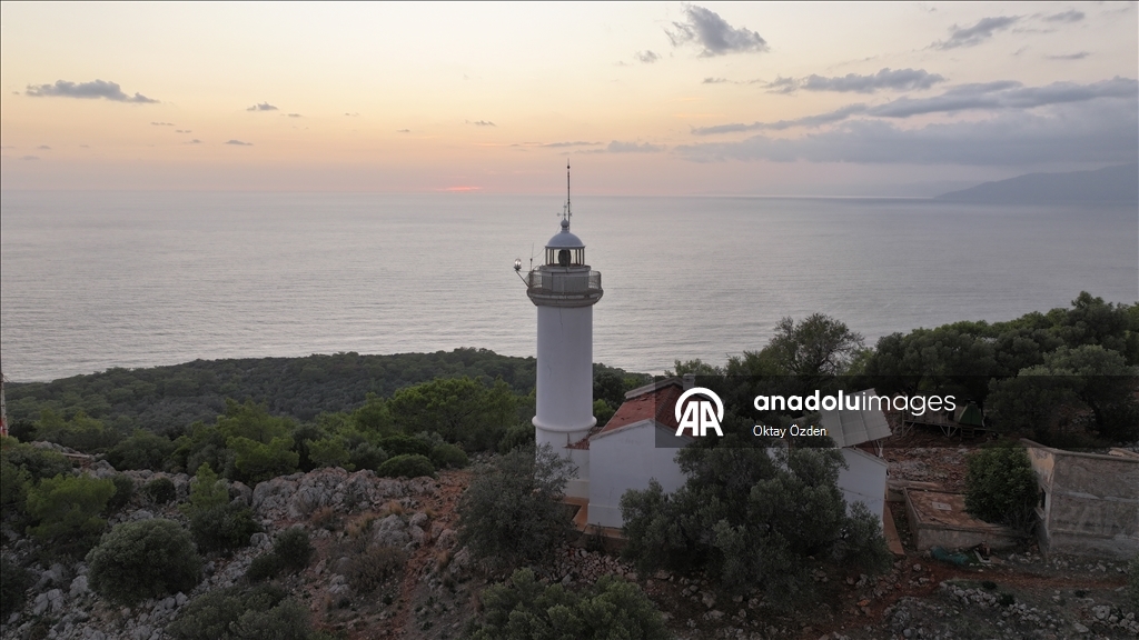 Gelidonya Feneri denizcilere ışık olmayı sürdürüyor