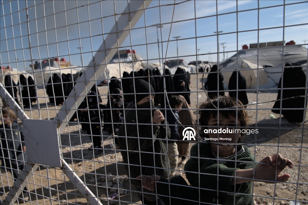 الداخلية السورية تعلن مخيم الهول والسجون المحررة "مناطق محظورة"