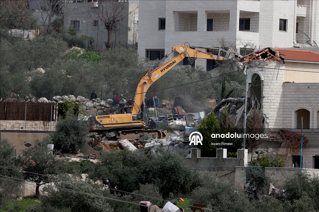 الجيش الإسرائيلي يهدم 3 منازل فلسطينية غربي رام الله 
