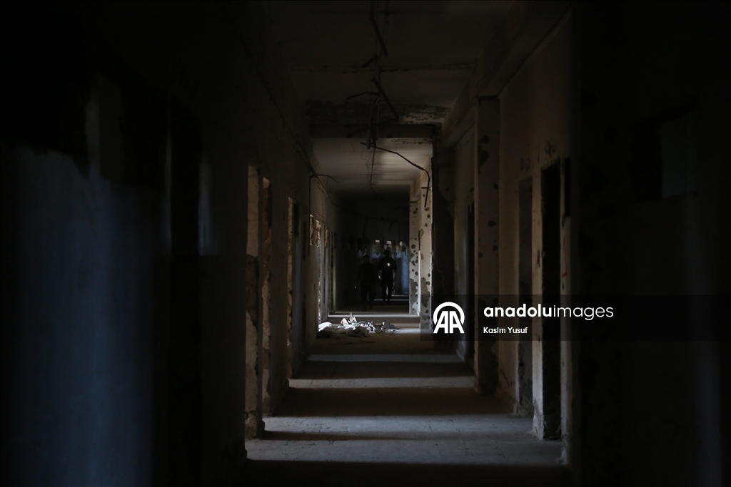 В освобожденной от террористической организации YPG/SDG сирийской провинции Ракка засняты тюрьма и тоннели под стадионом