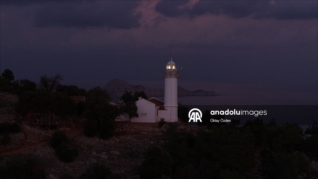 Gelidonya Feneri denizcilere ışık olmayı sürdürüyor