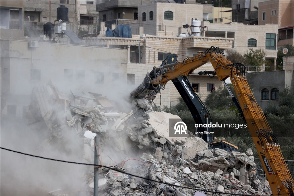 الجيش الإسرائيلي يهدم 3 منازل فلسطينية غربي رام الله 