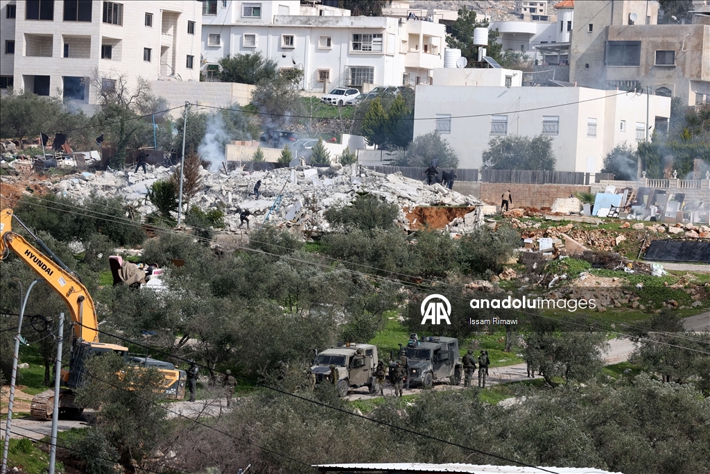 الجيش الإسرائيلي يهدم 3 منازل فلسطينية غربي رام الله 