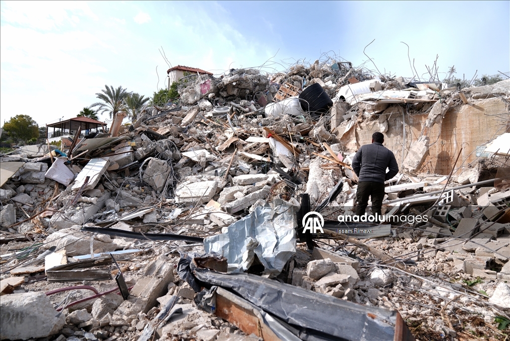 الجيش الإسرائيلي يهدم 3 منازل فلسطينية غربي رام الله 