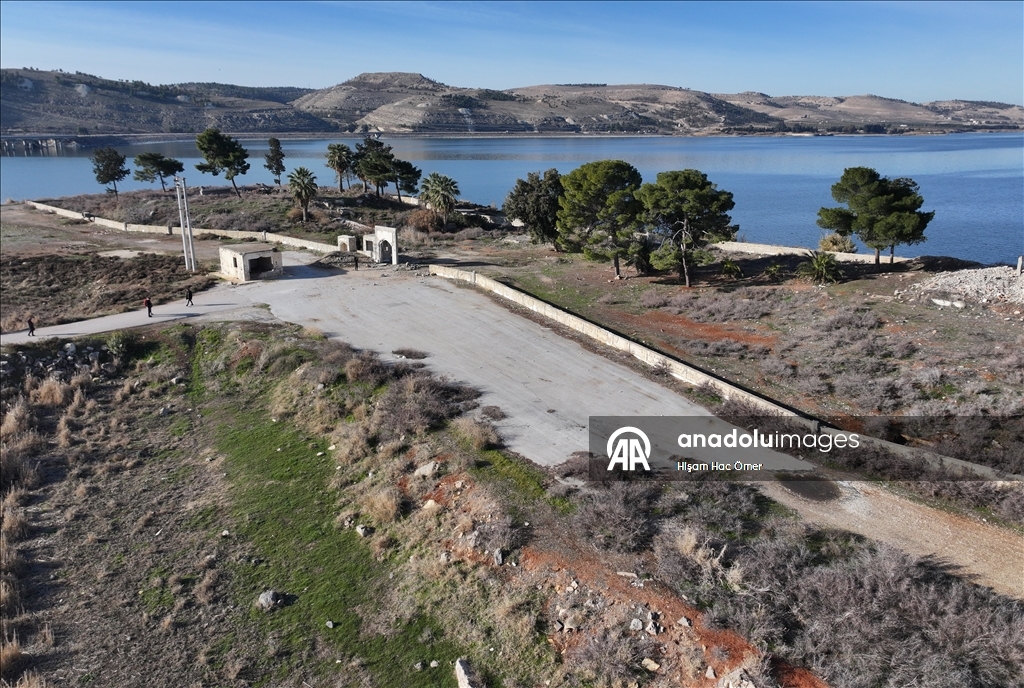 الأناضول تزور المكان السابق لضريح سليمان شاه في سوريا