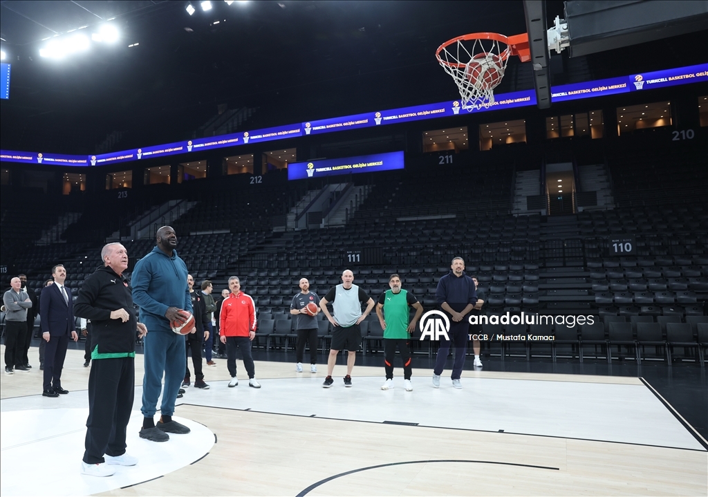 Президент Эрдоган сыграл в баскетбол с легендой НБА Шакилом О’Нилом