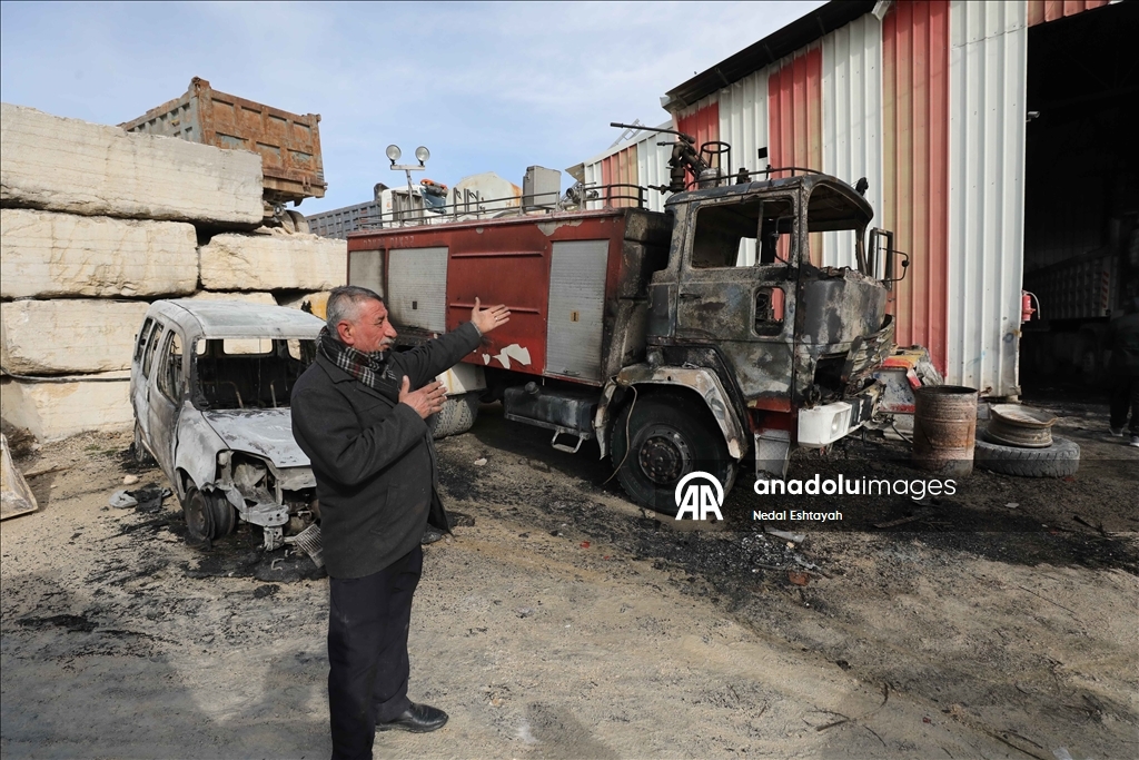 مستوطنون يحرقون 3 جرافات وسيارة بهجوم على قرية شمالي الضفة