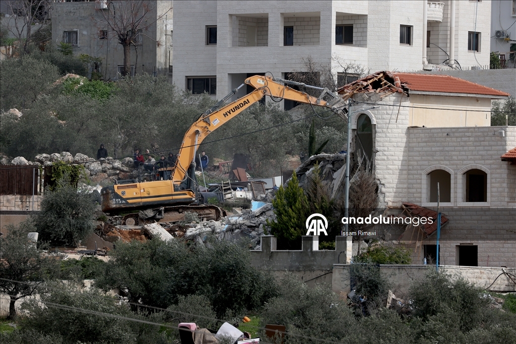 الجيش الإسرائيلي يهدم 3 منازل فلسطينية غربي رام الله 