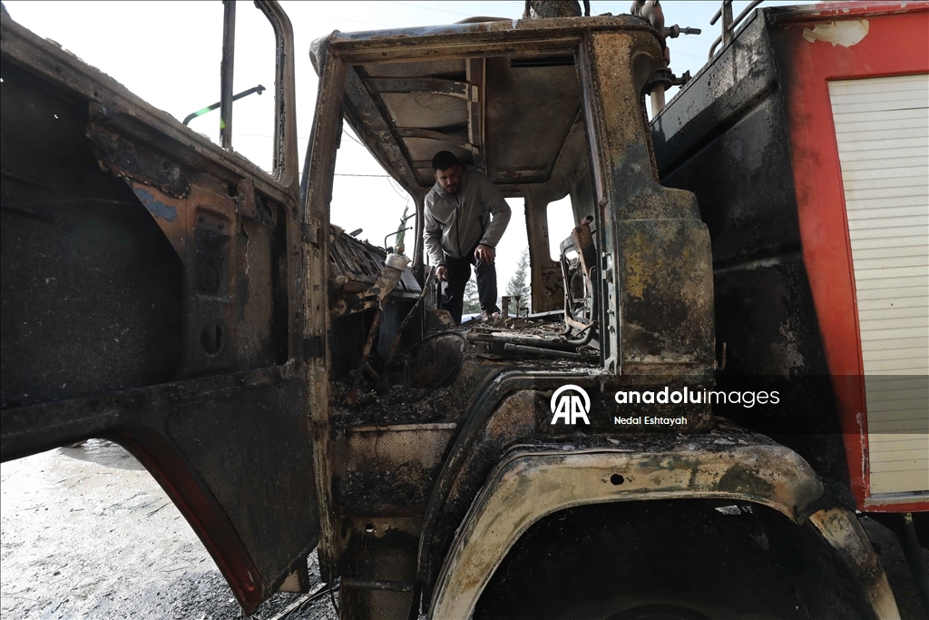 مستوطنون يحرقون 3 جرافات وسيارة بهجوم على قرية شمالي الضفة