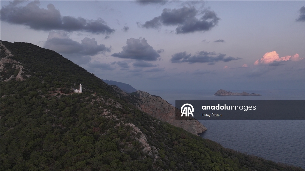 Gelidonya Feneri denizcilere ışık olmayı sürdürüyor