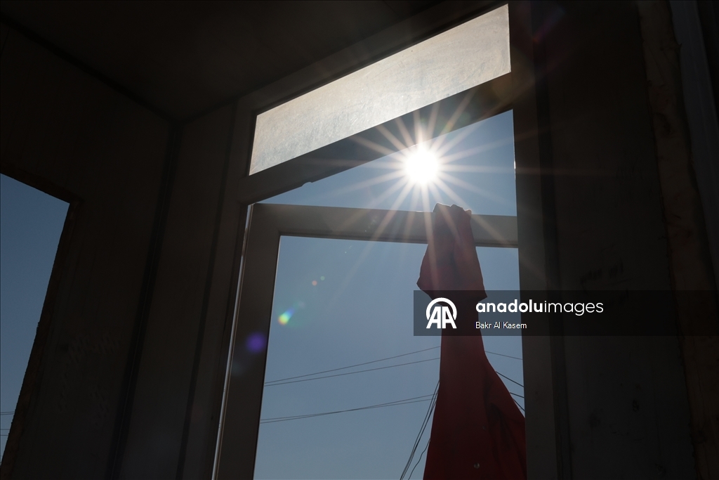 Агентство «Анадолу» зафиксировало тюрьму в городе Шеддади на севере Сирии, где террористическая организация YPG/SDG освободила боевиков ДЕАШ