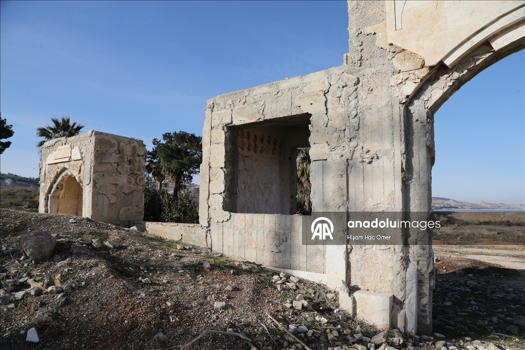 الأناضول تزور المكان السابق لضريح سليمان شاه في سوريا