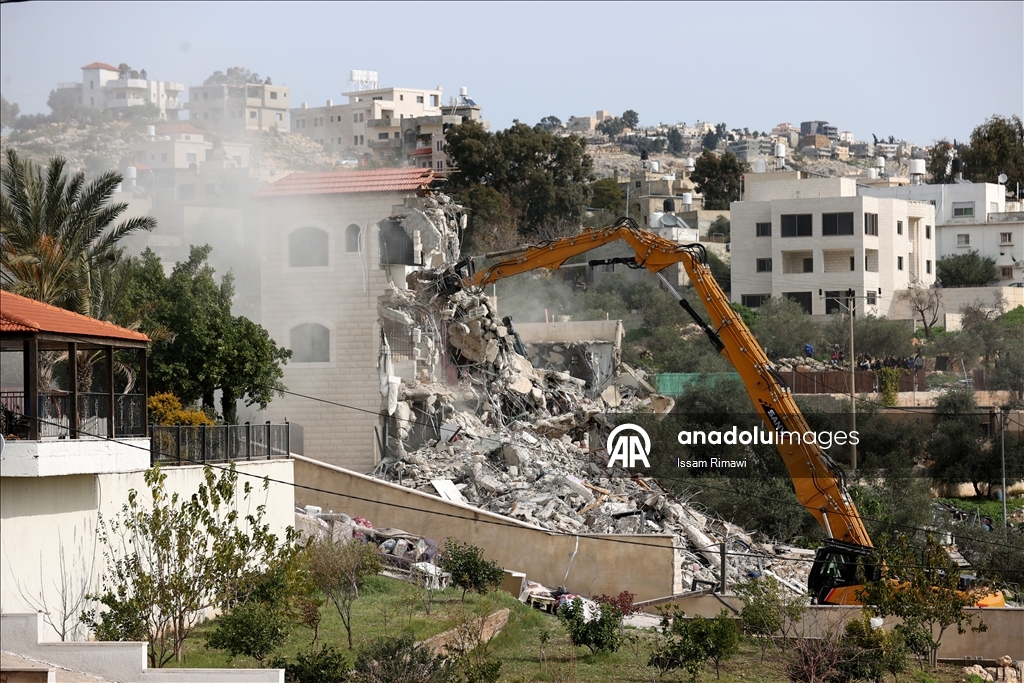 الجيش الإسرائيلي يهدم 3 منازل فلسطينية غربي رام الله 