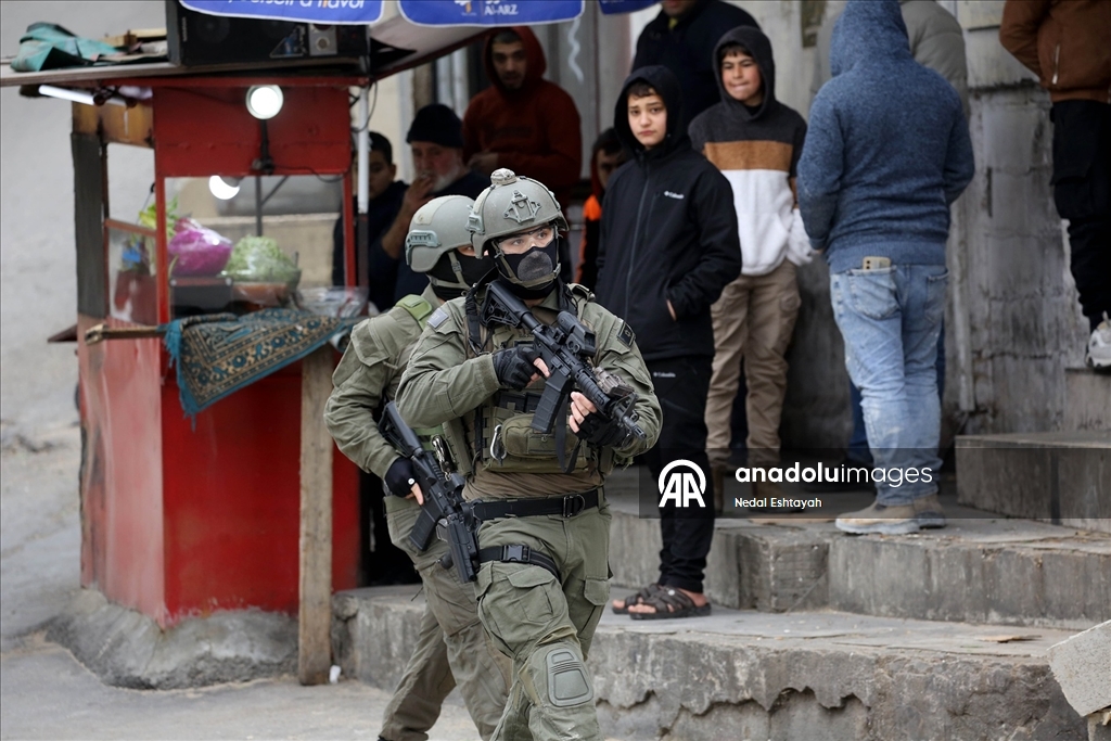 İsrail ordusu Nablus kentine baskın düzenledi