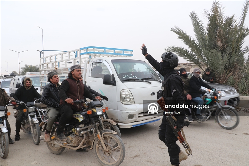 Suriye'nin Deyrizor ilinde 15 yıldır hedef alınan köprüler, halkın yaşamını durma noktasına getirdi