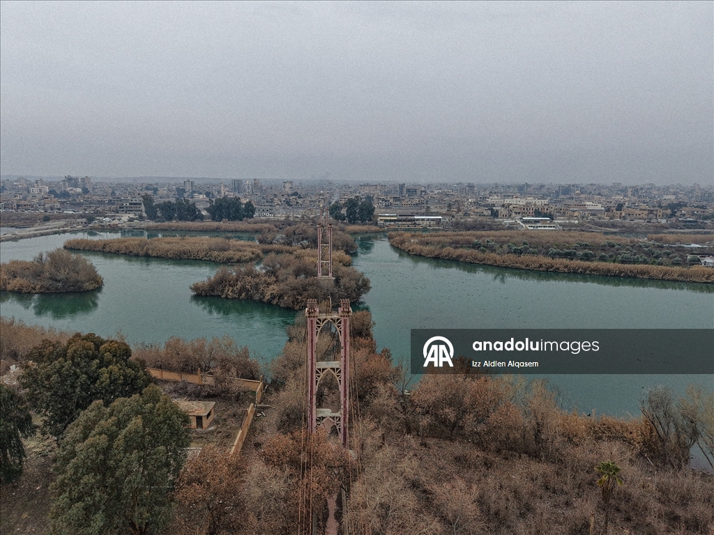 Suriye'nin Deyrizor ilinde 15 yıldır hedef alınan köprüler, halkın yaşamını durma noktasına getirdi