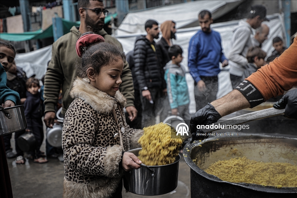 Gazze'de Filistinlilere yemek dağıtımı yapıldı
