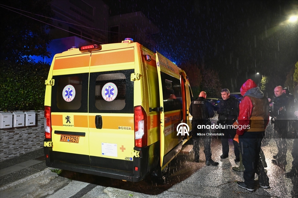 Yunanistan'da olumsuz hava koşulları nedeniyle 2 kişi hayatını kaybetti 