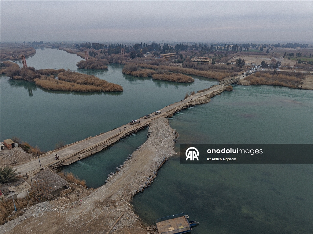 Suriye'nin Deyrizor ilinde 15 yıldır hedef alınan köprüler, halkın yaşamını durma noktasına getirdi