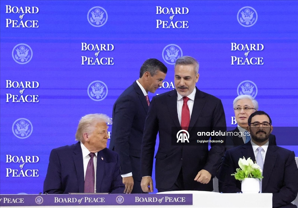 Davos'ta Gazze için Barış Kurulu Şartı imza töreni