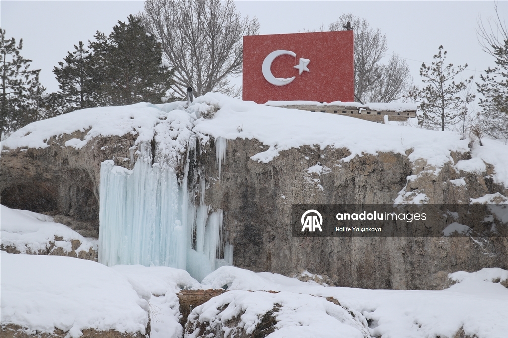 Sivas'ta kar yağışı ve soğuk hava etkili oluyor