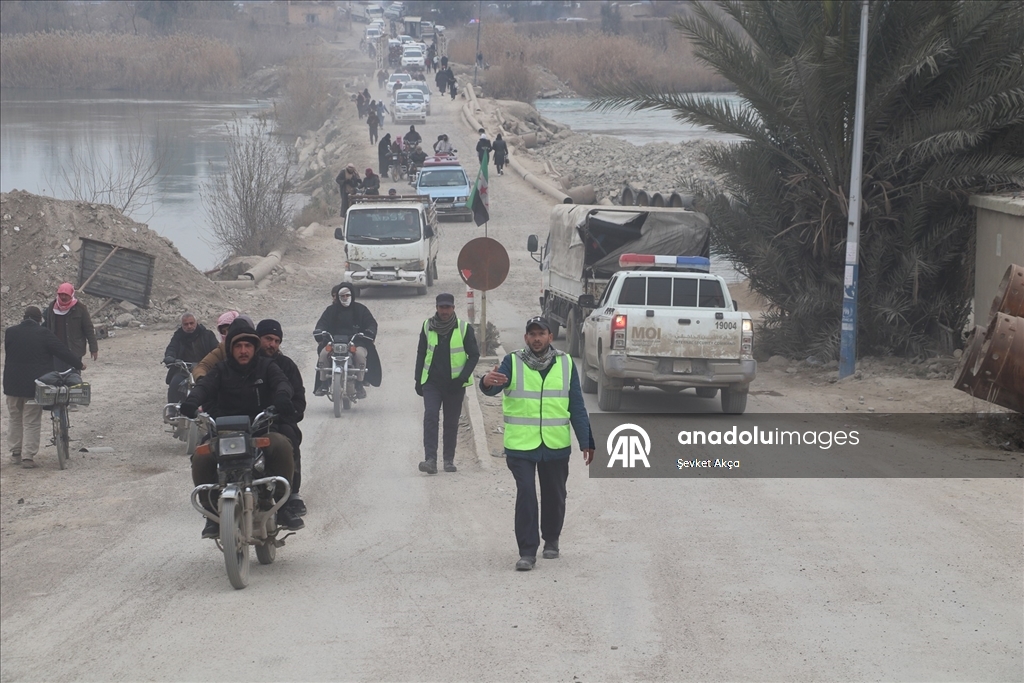 Suriye'nin Deyrizor ilinde 15 yıldır hedef alınan köprüler, halkın yaşamını durma noktasına getirdi