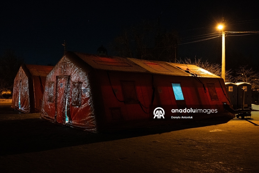 Ukraynalılar elektrik kesintilerine karşı 'Yenilmezlik Noktaları'na sığınıyor