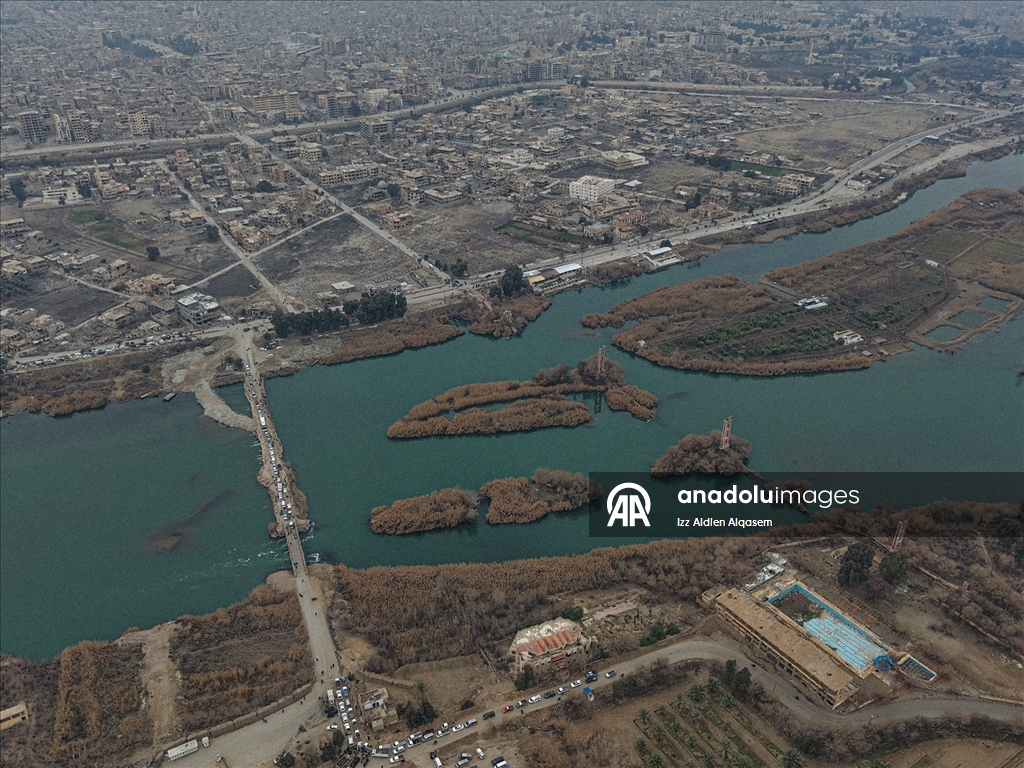 Suriye'nin Deyrizor ilinde 15 yıldır hedef alınan köprüler, halkın yaşamını durma noktasına getirdi