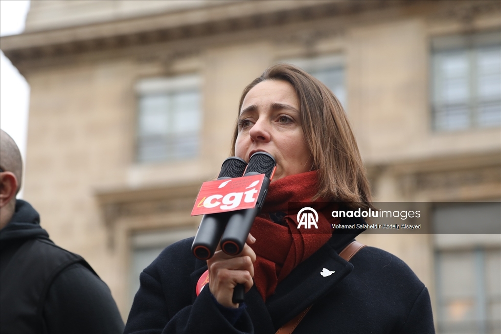 Paris’te 1 Mayıs resmi tatilinin değiştirilmesine karşı miting düzenlendi