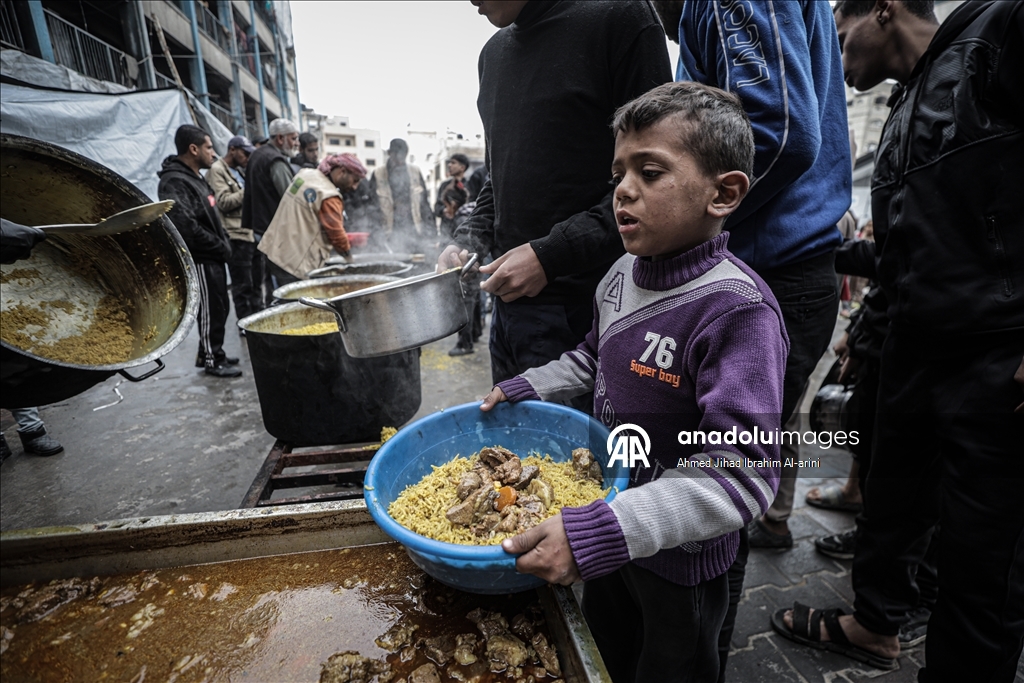 Gazze'de Filistinlilere yemek dağıtımı yapıldı