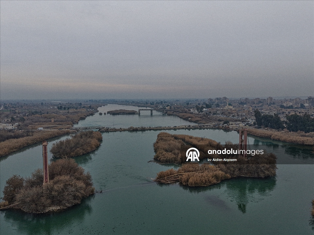 Suriye'nin Deyrizor ilinde 15 yıldır hedef alınan köprüler, halkın yaşamını durma noktasına getirdi
