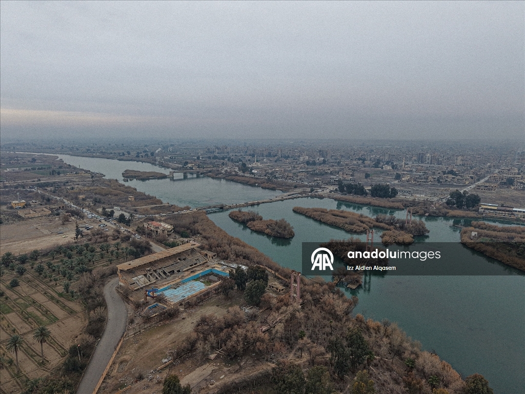 Suriye'nin Deyrizor ilinde 15 yıldır hedef alınan köprüler, halkın yaşamını durma noktasına getirdi