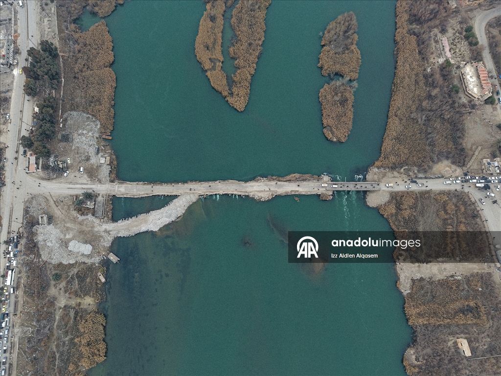 Suriye'nin Deyrizor ilinde 15 yıldır hedef alınan köprüler, halkın yaşamını durma noktasına getirdi