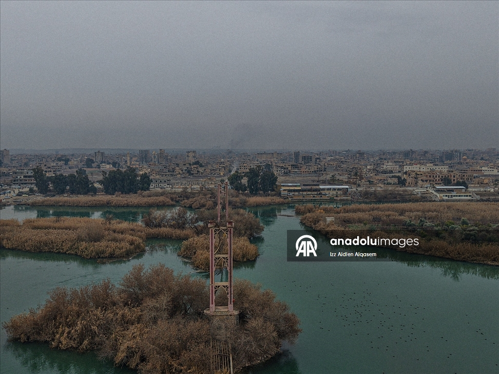 Suriye'nin Deyrizor ilinde 15 yıldır hedef alınan köprüler, halkın yaşamını durma noktasına getirdi