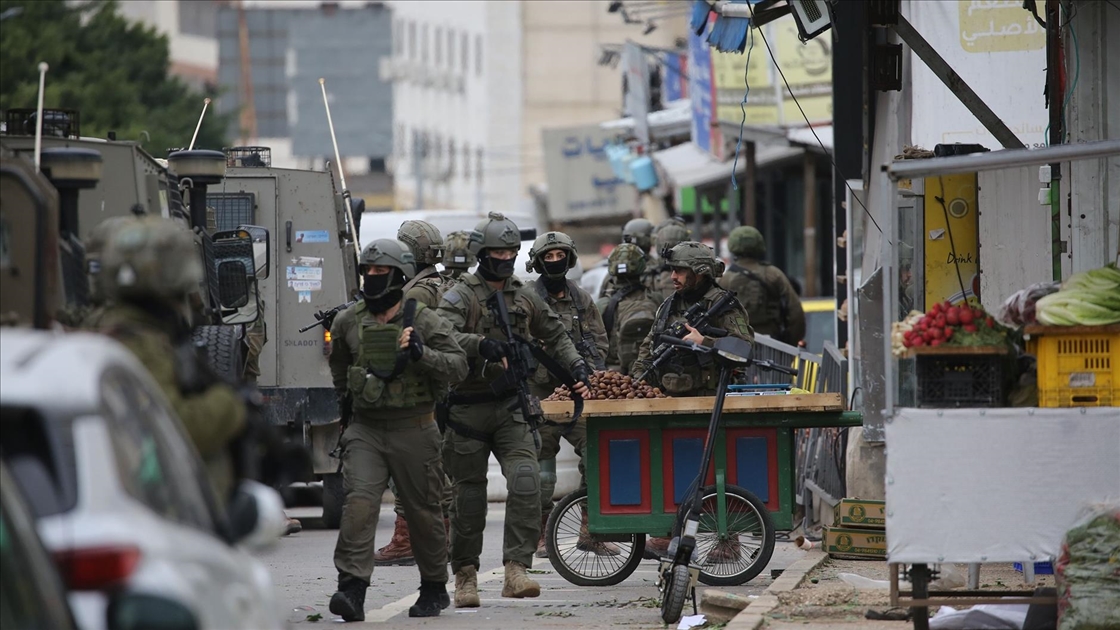 İsrail ordusu Nablus kentine baskın düzenledi