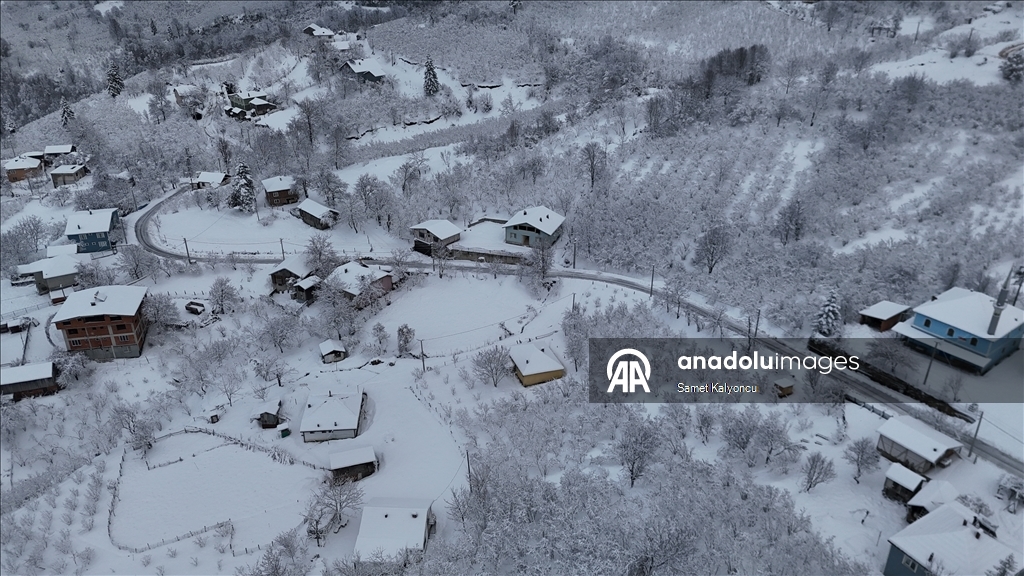 Düzce'deki Yanık Yaylası ve çevresindeki kar manzarası dronla görüntülendi