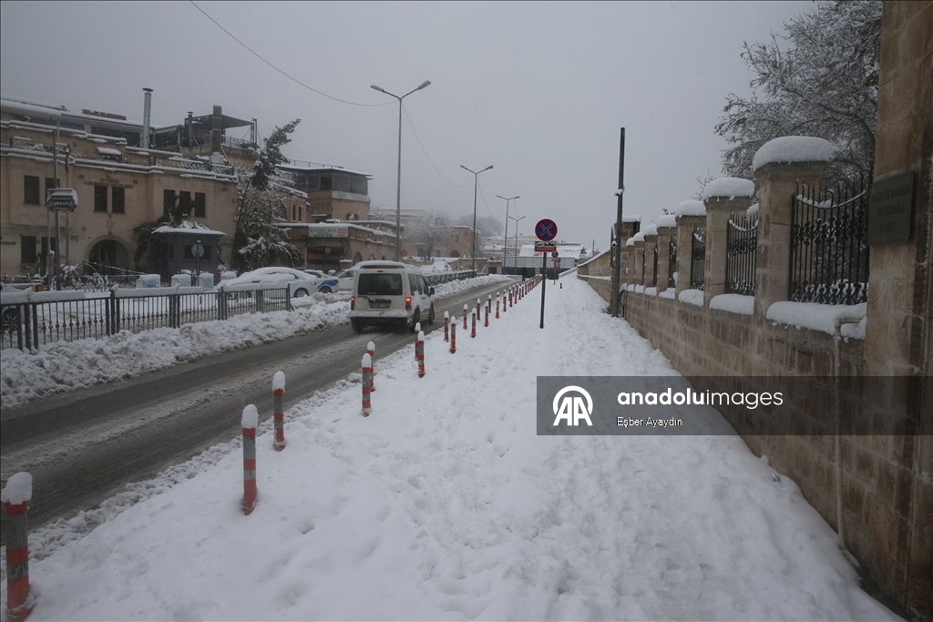 Şanlıurfa'da kar yağışı etkisini sürdürüyor