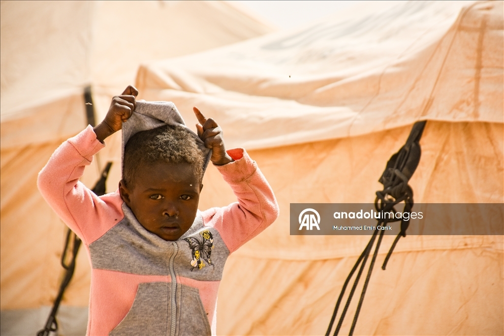 Sudan’daki El-Affad Mülteci Kampı, acılarını yüklenip yerinden edilen binlerce kişiyi barındırıyor